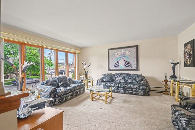 5439 N Neva Avenue, Chicago, IL 60656