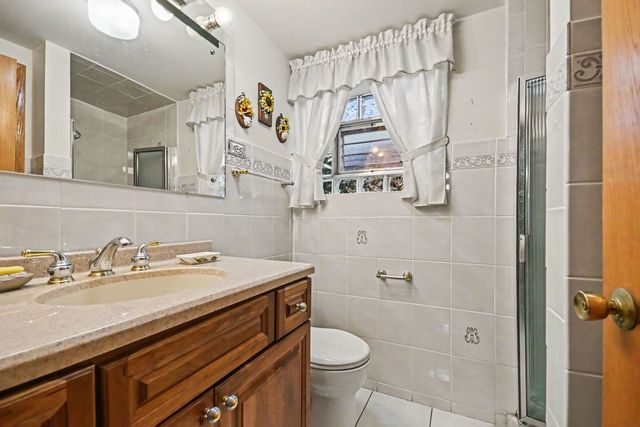 5439 N Neva Avenue, Chicago, IL 60656