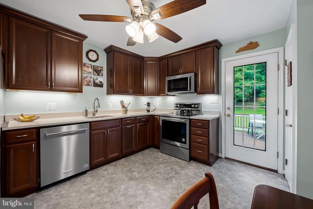 6415 HICKORY LN, Sykesville, MD 21784