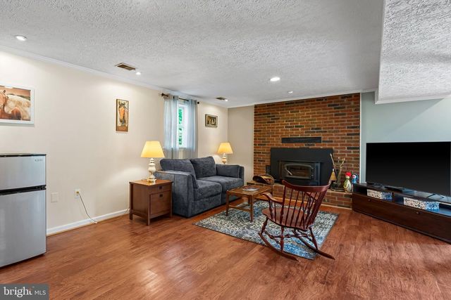 6415 HICKORY LN, Sykesville, MD 21784