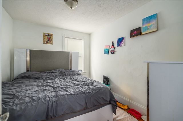 12 Louisburg Place, Providence, RI 02909