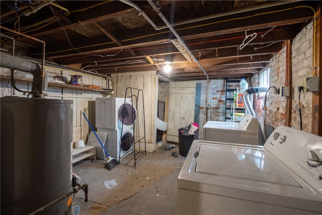 12 Louisburg Place, Providence, RI 02909