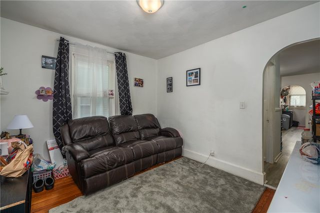 12 Louisburg Place, Providence, RI 02909