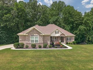 27 Windridge Dr, Fayetteville, TN 37334