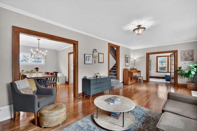 5617 Grand Avenue, Des Moines, IA 50312