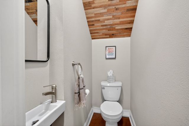 5617 Grand Avenue, Des Moines, IA 50312