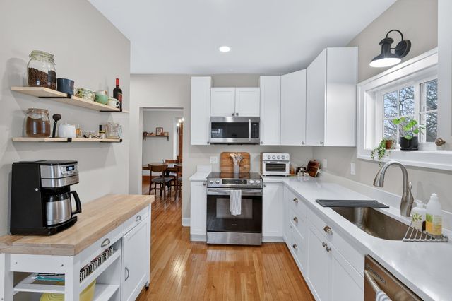 5617 Grand Avenue, Des Moines, IA 50312