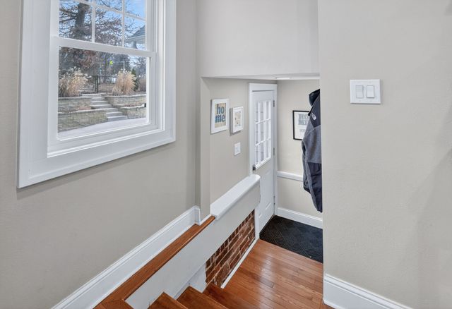 5617 Grand Avenue, Des Moines, IA 50312