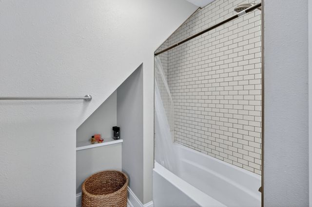 5617 Grand Avenue, Des Moines, IA 50312