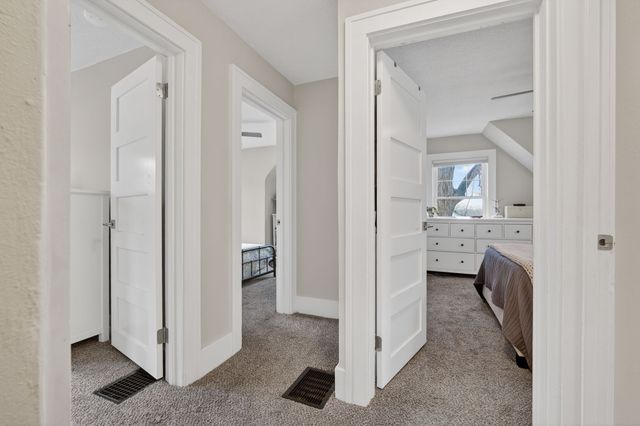 5617 Grand Avenue, Des Moines, IA 50312