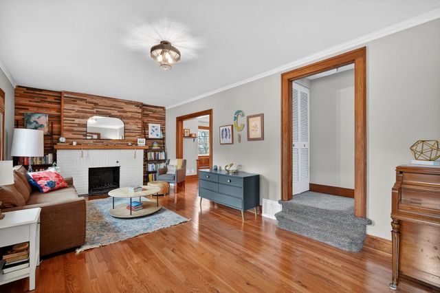 5617 Grand Avenue, Des Moines, IA 50312