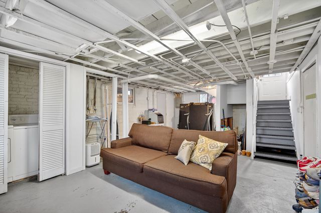 5617 Grand Avenue, Des Moines, IA 50312