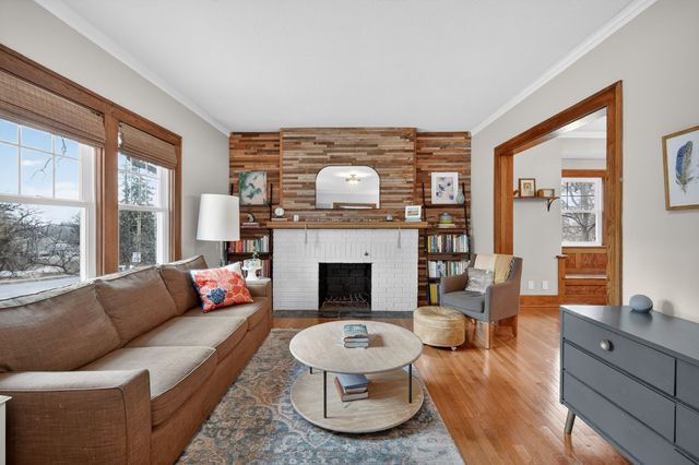 5617 Grand Avenue, Des Moines, IA 50312