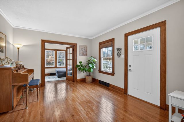 5617 Grand Avenue, Des Moines, IA 50312