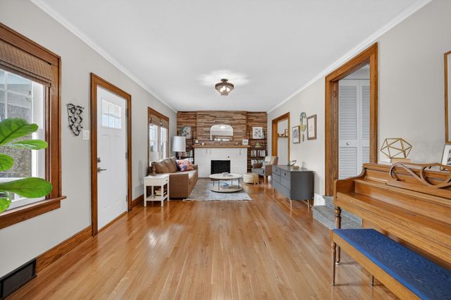 5617 Grand Avenue, Des Moines, IA 50312