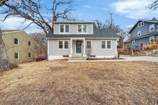 5617 Grand Avenue, Des Moines, IA 50312