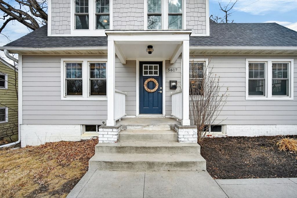 5617 Grand Avenue, Des Moines, IA 50312