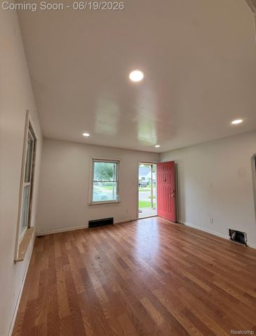 9536 Plainview Avenue, Detroit, MI 48228