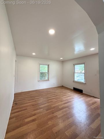 9536 Plainview Avenue, Detroit, MI 48228