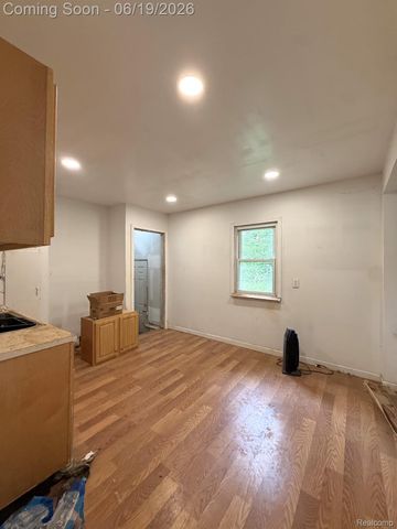 9536 Plainview Avenue, Detroit, MI 48228
