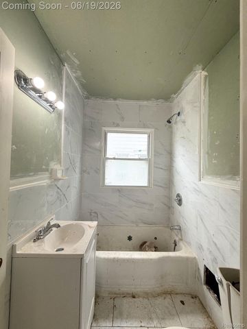 9536 Plainview Avenue, Detroit, MI 48228