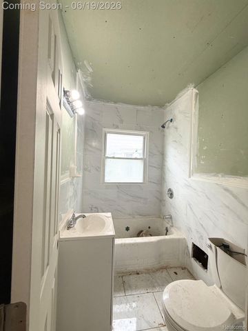 9536 Plainview Avenue, Detroit, MI 48228