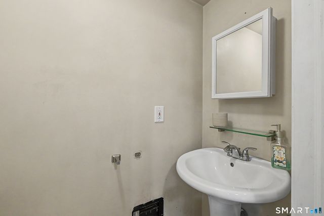 44 Toms Road, Stamford, CT 06902