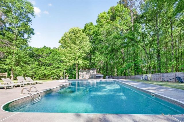 2700 Bay Ridge Drive, Loganville, GA 30052