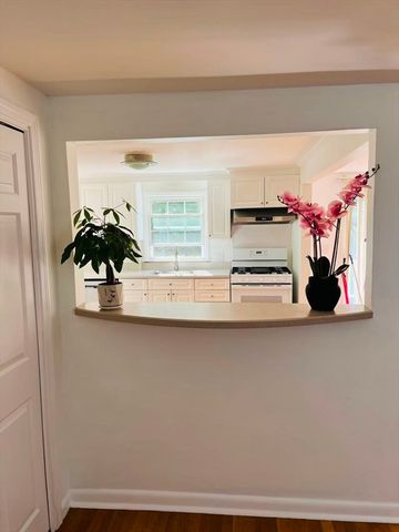 71 Elinor Rd, Newton, MA 02461