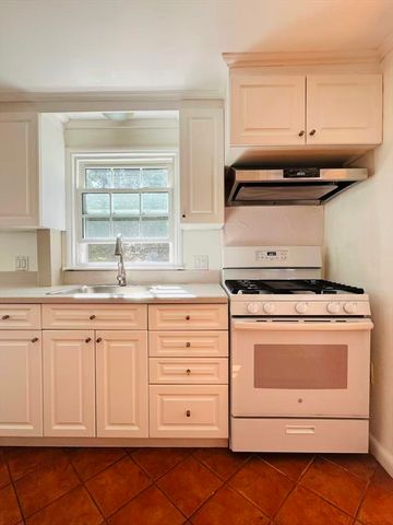 71 Elinor Rd, Newton, MA 02461