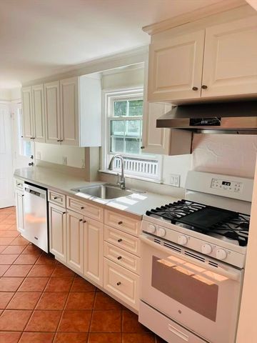 71 Elinor Rd, Newton, MA 02461