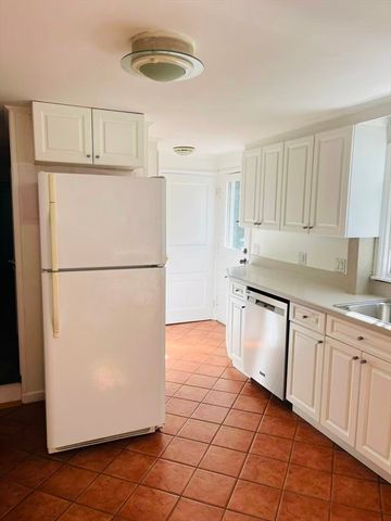 71 Elinor Rd, Newton, MA 02461