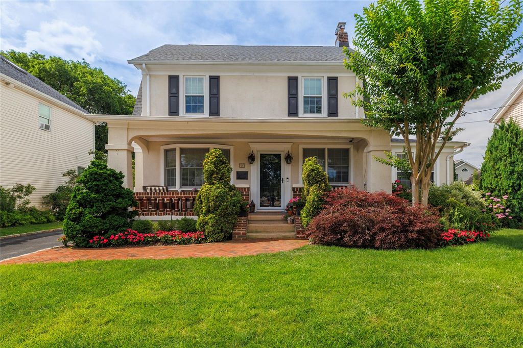 8 Windsor Place, Lynbrook, NY 11563