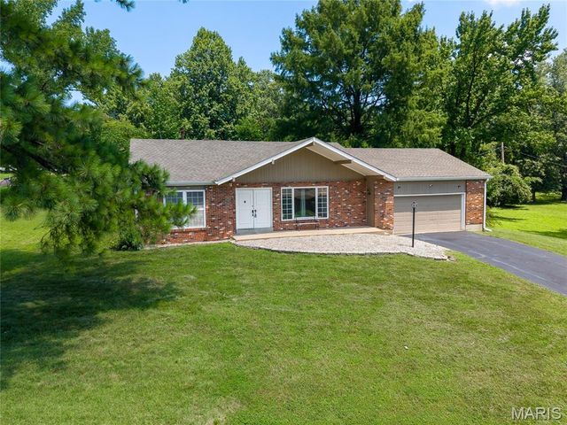 10500 Green Slope Drive, St Louis, MO 63136