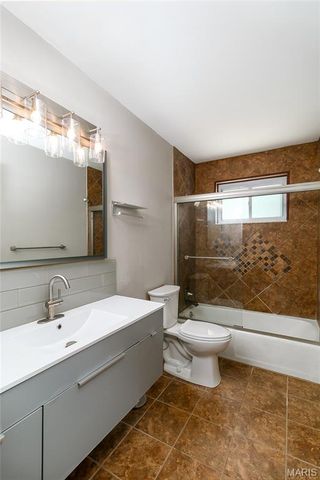 10500 Green Slope Drive, St Louis, MO 63136