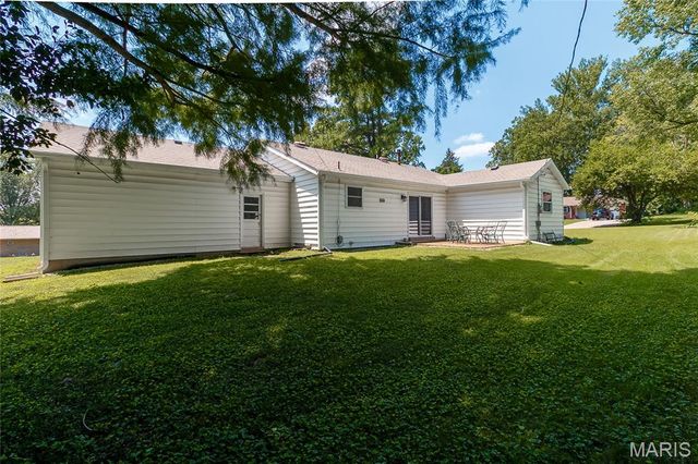 10500 Green Slope Drive, St Louis, MO 63136