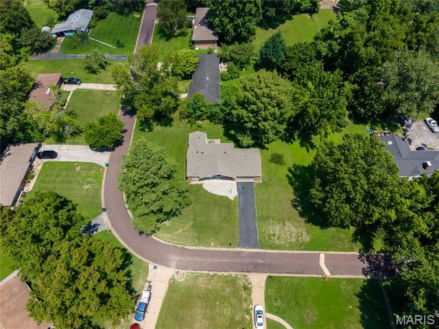 10500 Green Slope Drive, St Louis, MO 63136