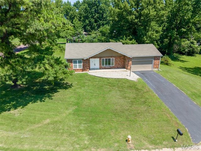 10500 Green Slope Drive, St Louis, MO 63136