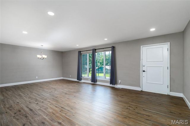 10500 Green Slope Drive, St Louis, MO 63136