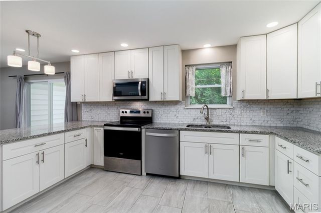 10500 Green Slope Drive, St Louis, MO 63136