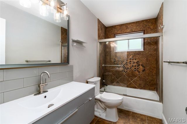10500 Green Slope Drive, St Louis, MO 63136