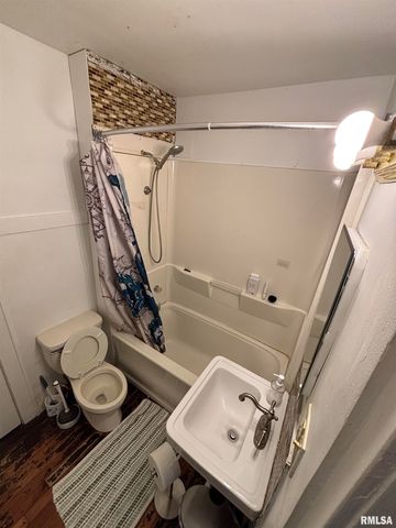 1800 N MACHIN Avenue, Peoria, IL 61604