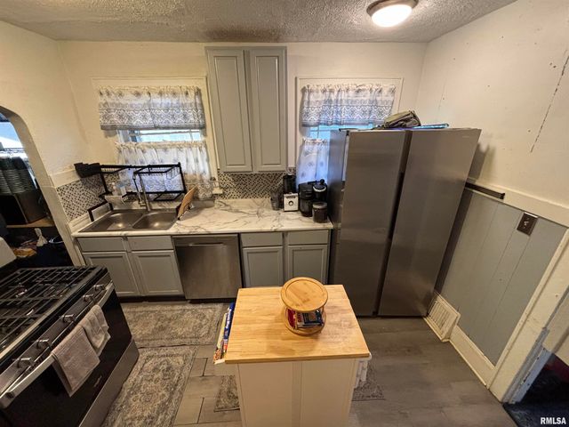 1800 N MACHIN Avenue, Peoria, IL 61604