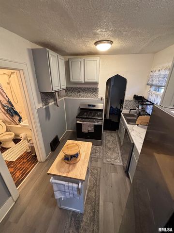 1800 N MACHIN Avenue, Peoria, IL 61604