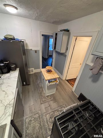 1800 N MACHIN Avenue, Peoria, IL 61604