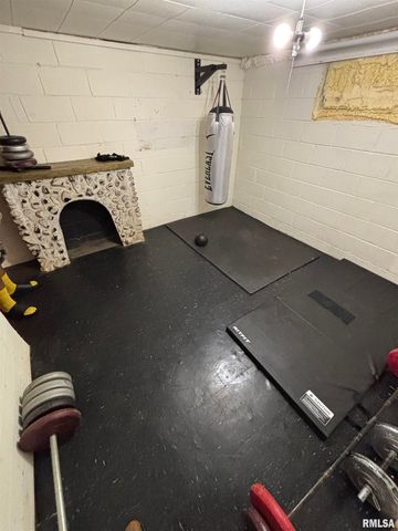 1800 N MACHIN Avenue, Peoria, IL 61604