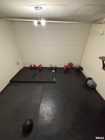 1800 N MACHIN Avenue, Peoria, IL 61604