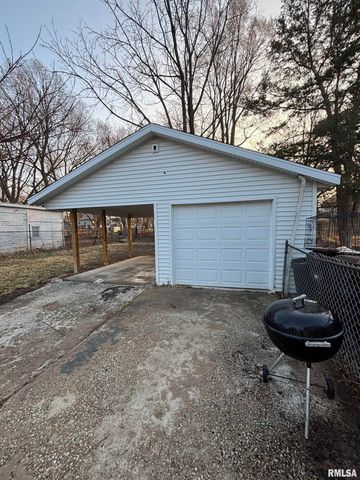 1800 N MACHIN Avenue, Peoria, IL 61604