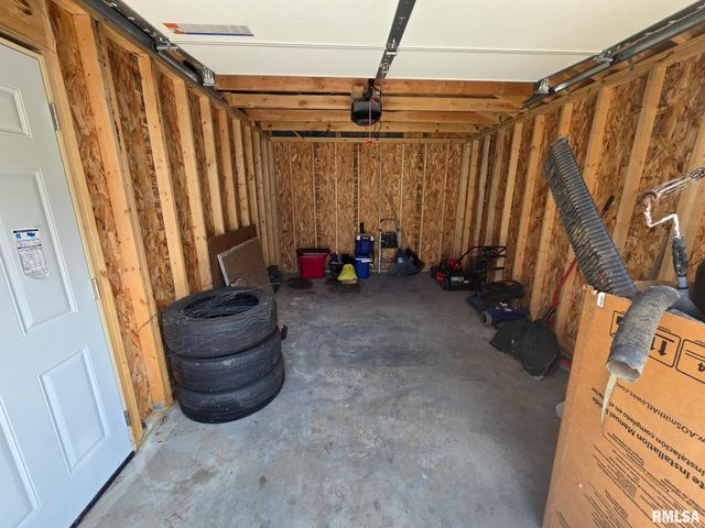 1800 N MACHIN Avenue, Peoria, IL 61604