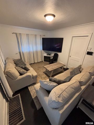 1800 N MACHIN Avenue, Peoria, IL 61604